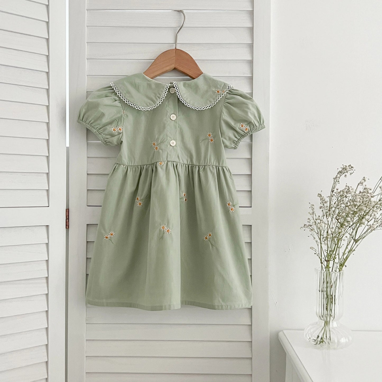 Vestido y Pelele con Flores Bordadas - Un barquito