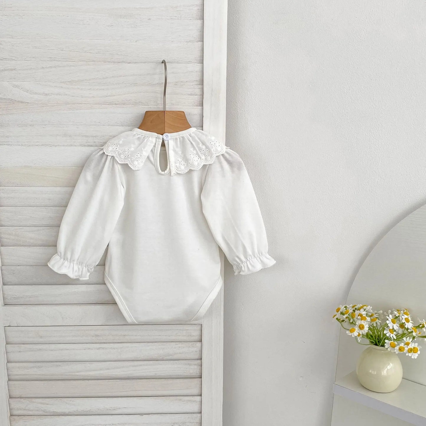 Body de algodón con cuello de encaje para bebé – Un barquito