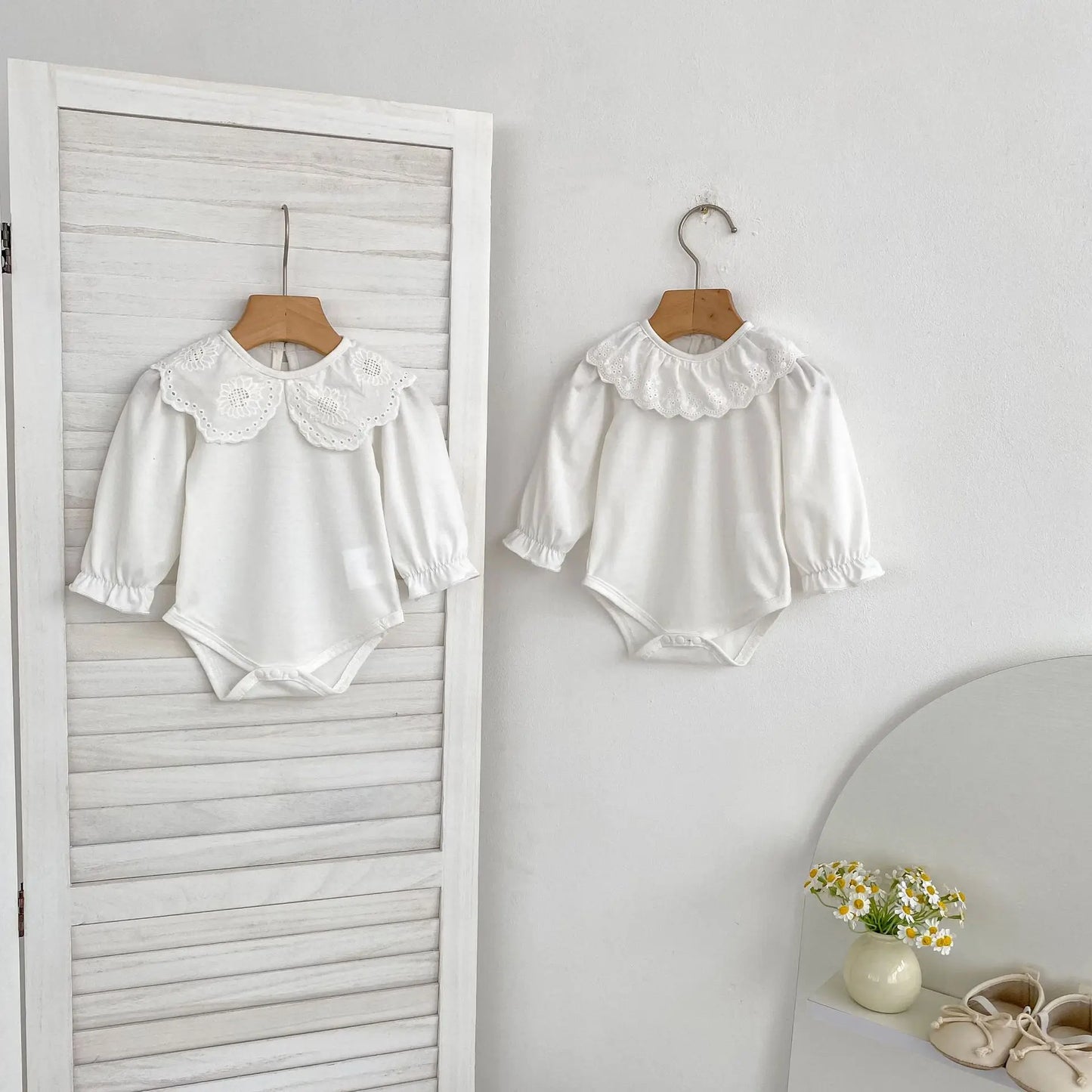 Body de algodón con cuello de encaje para bebé – Un barquito