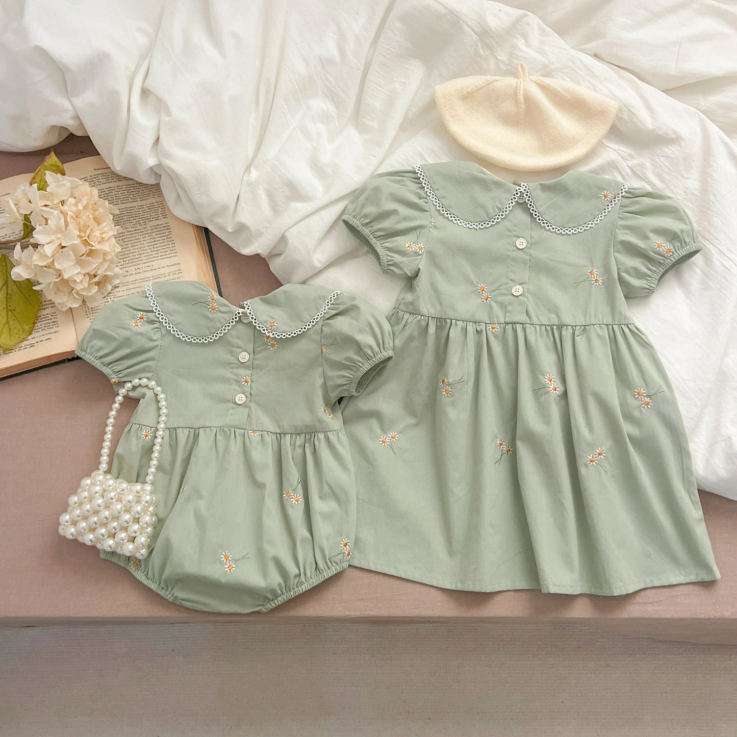 Vestido y Pelele con Flores Bordadas - Un barquito