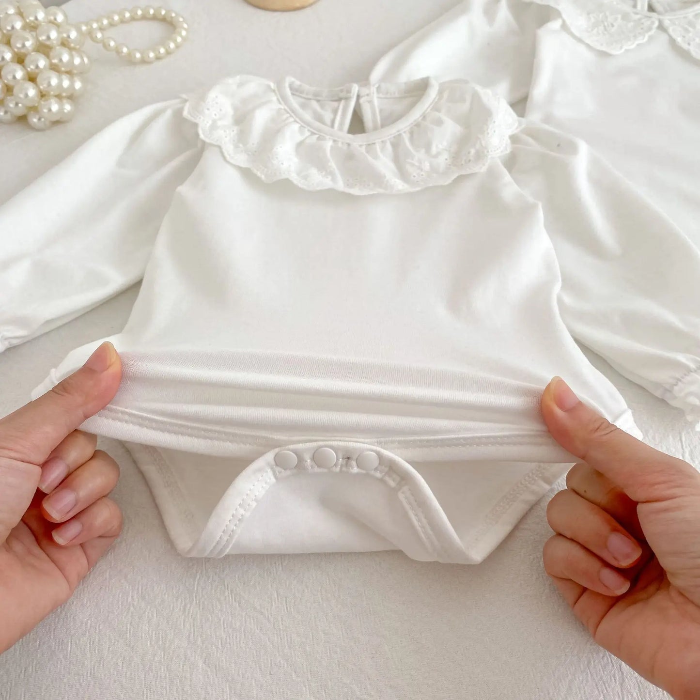 Body de algodón con cuello de encaje para bebé – Un barquito