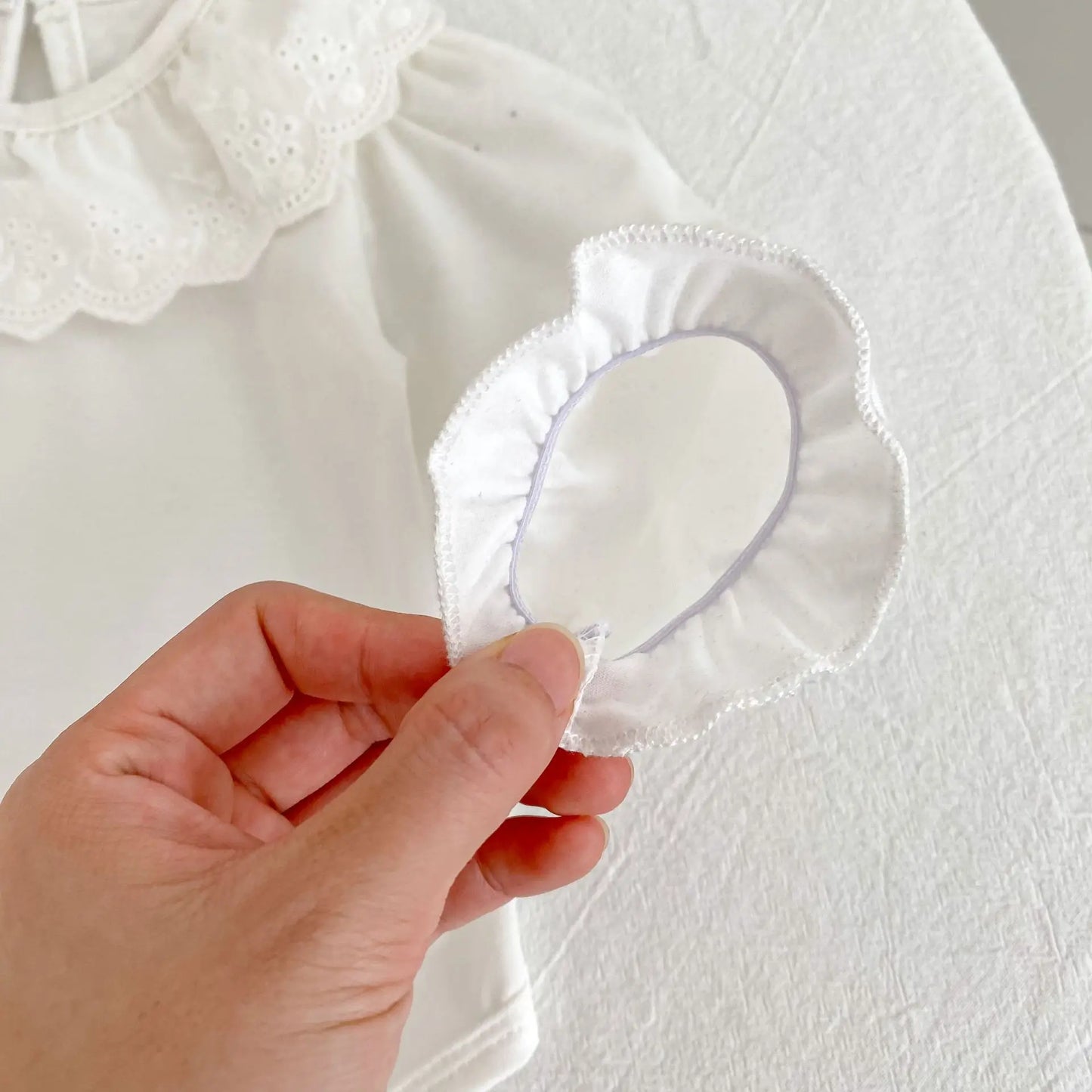 Body de algodón con cuello de encaje para bebé – Un barquito