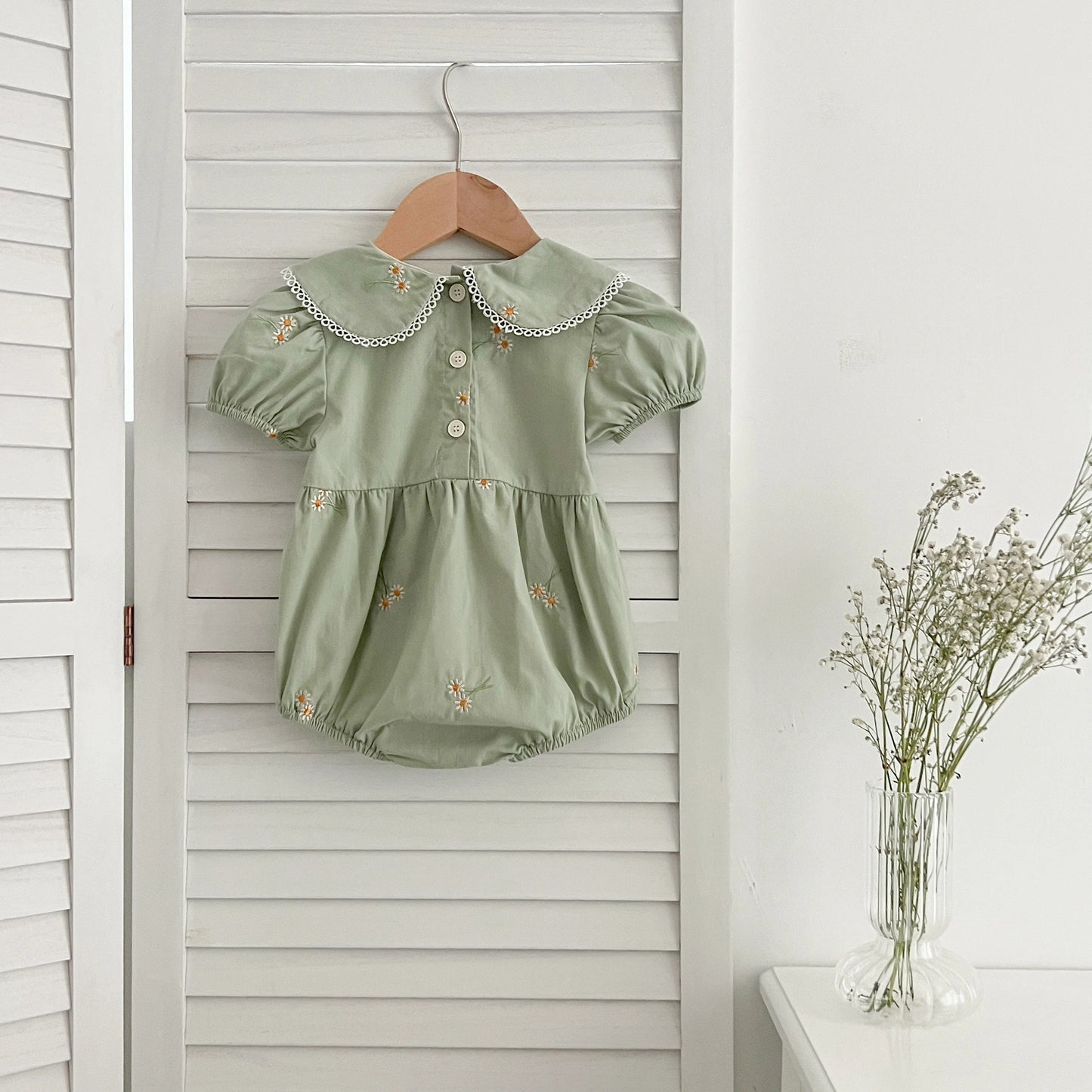 Vestido y Pelele con Flores Bordadas - Un barquito