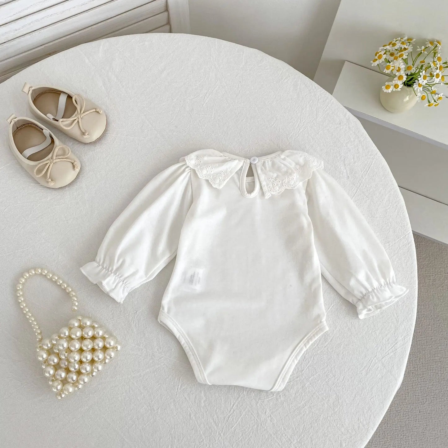 Body de algodón con cuello de encaje para bebé – Un barquito