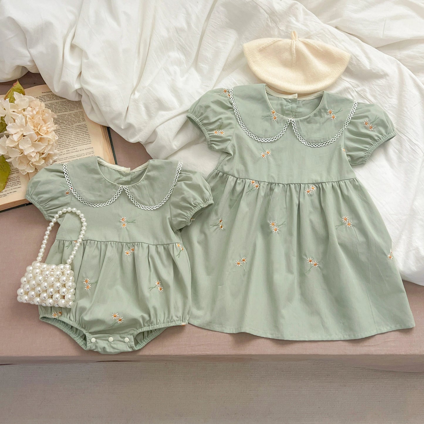 Vestido y Pelele con Flores Bordadas - Un barquito