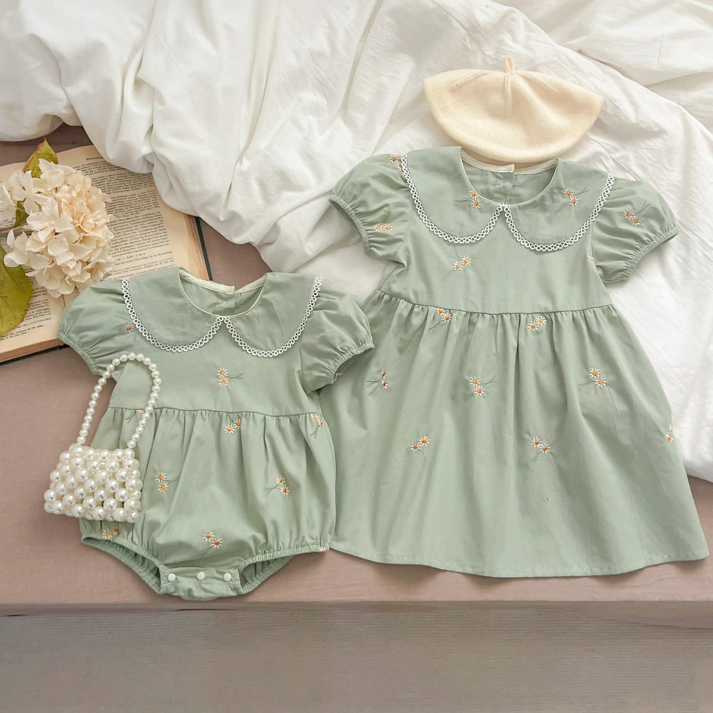 Vestido y Pelele con Flores Bordadas - Un barquito