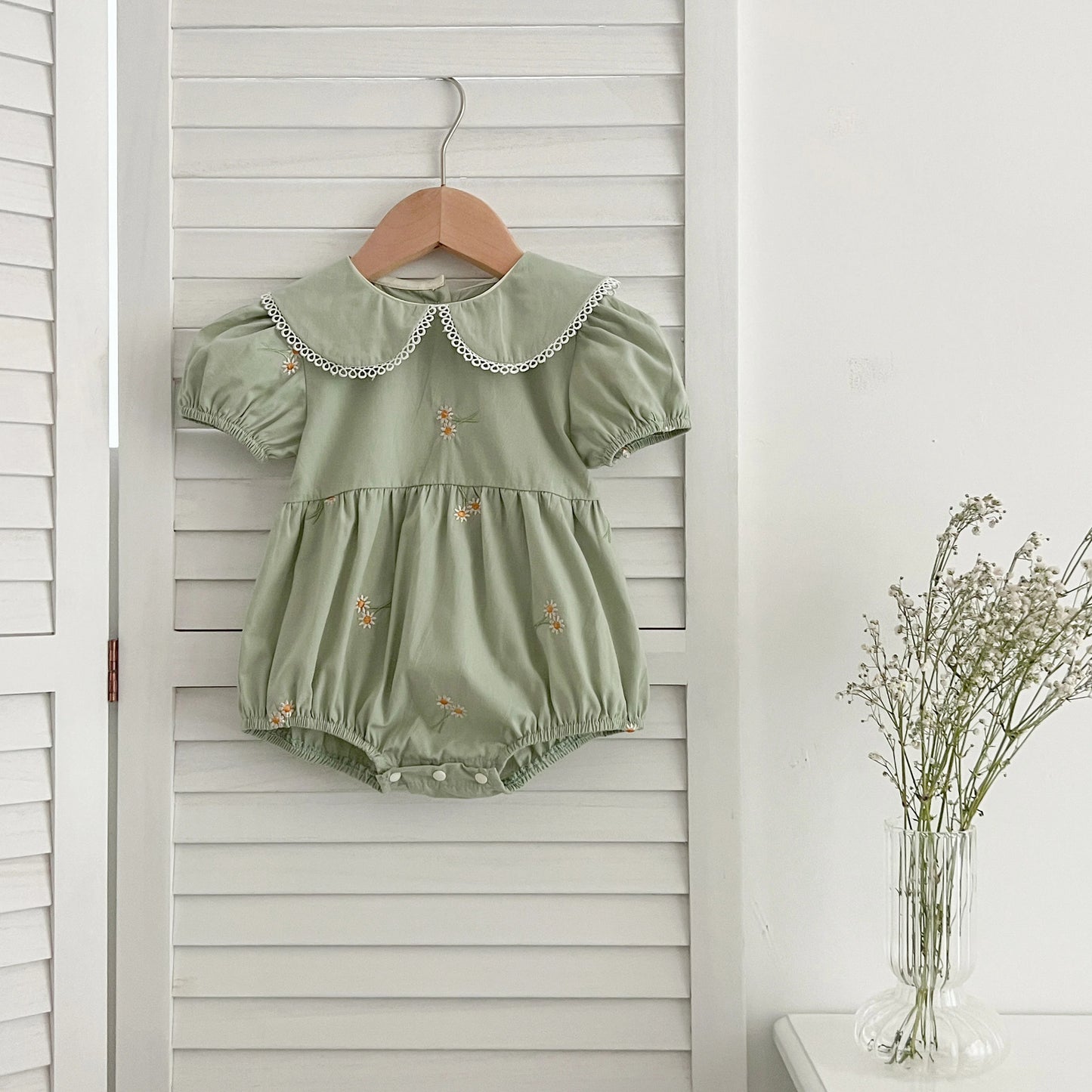 Vestido y Pelele con Flores Bordadas - Un barquito