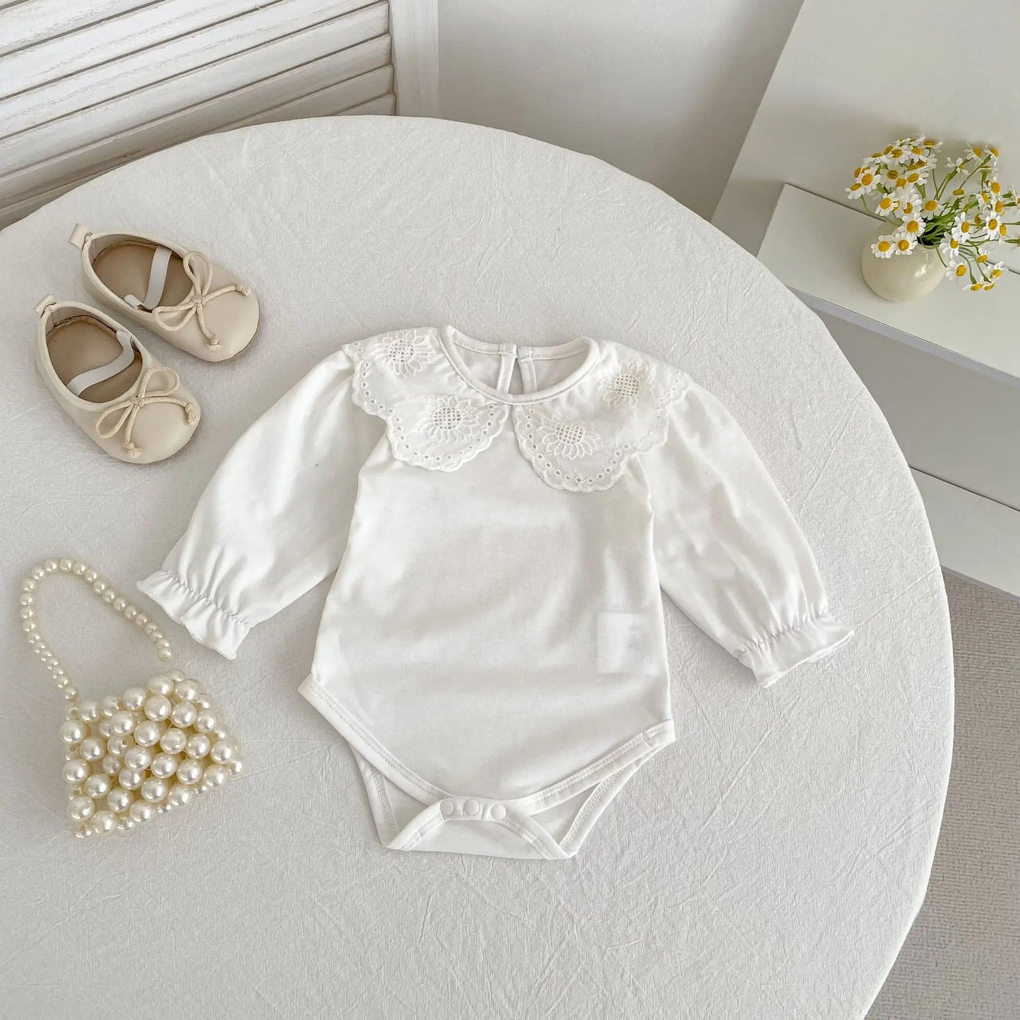 Body de algodón con cuello de encaje para bebé – Un barquito