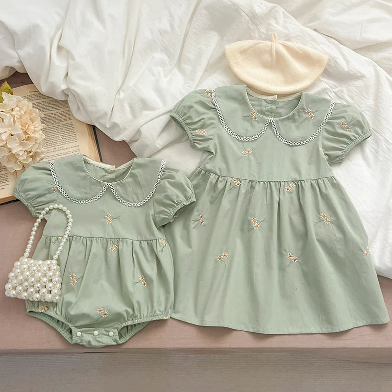 Vestido y Pelele con Flores Bordadas - Un barquito