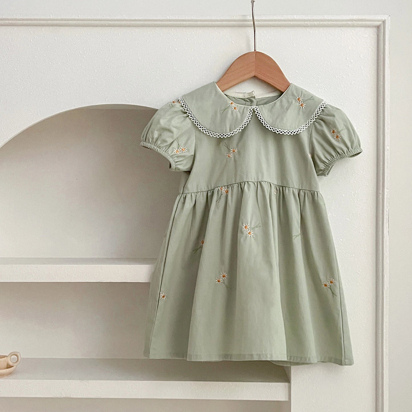 Vestido y Pelele con Flores Bordadas - Un barquito