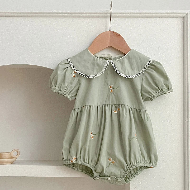 Vestido y Pelele con Flores Bordadas - Un barquito