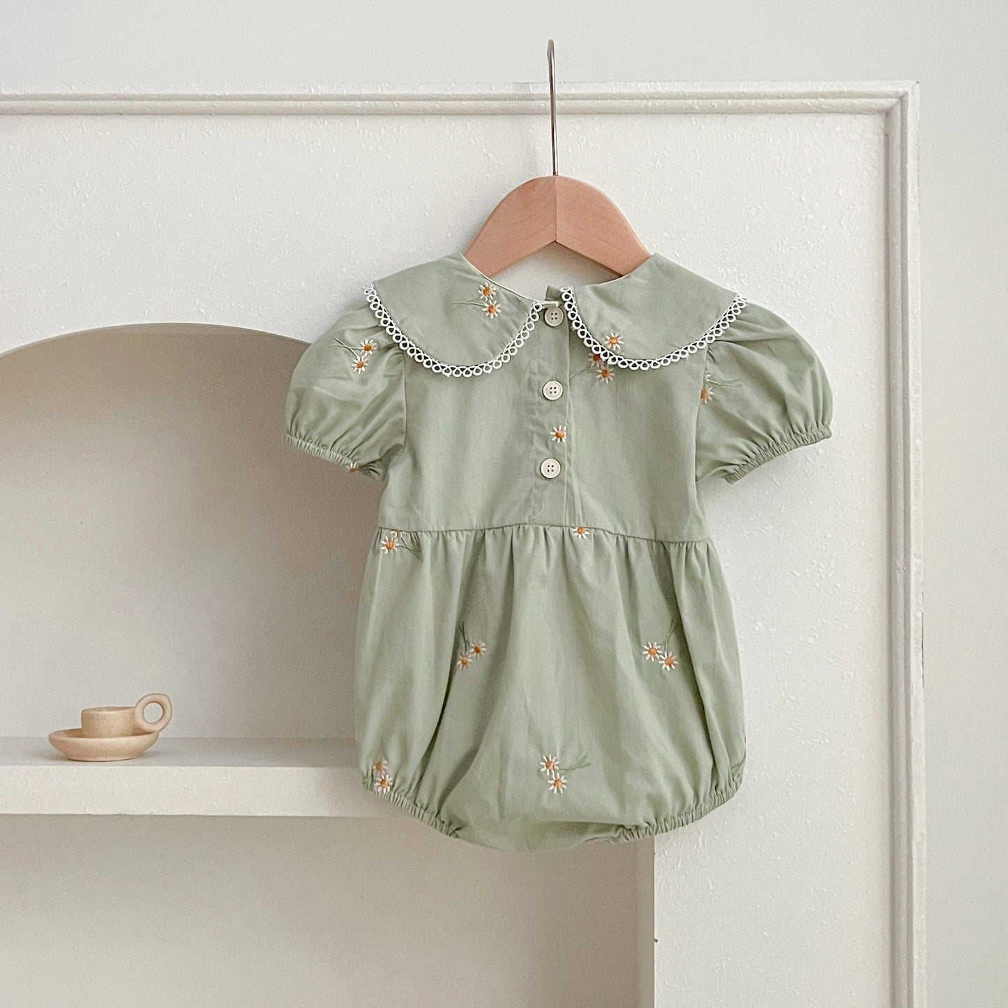 Vestido y Pelele con Flores Bordadas - Un barquito