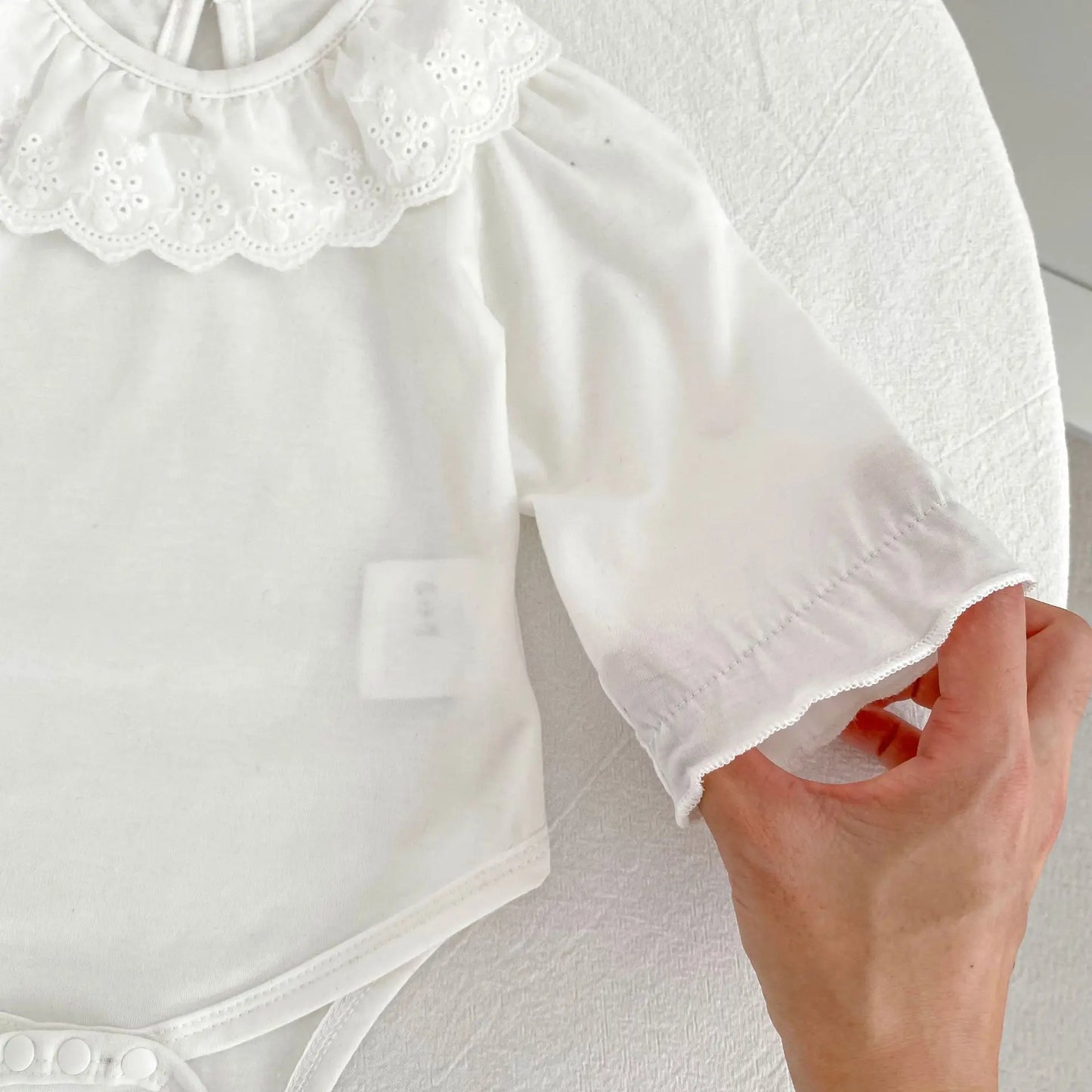 Body de algodón con cuello de encaje para bebé – Un barquito