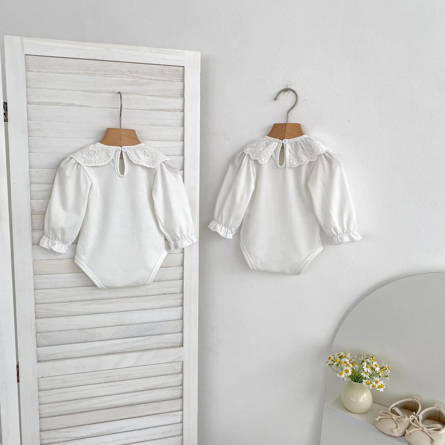 Body de algodón con cuello de encaje para bebé – Un barquito