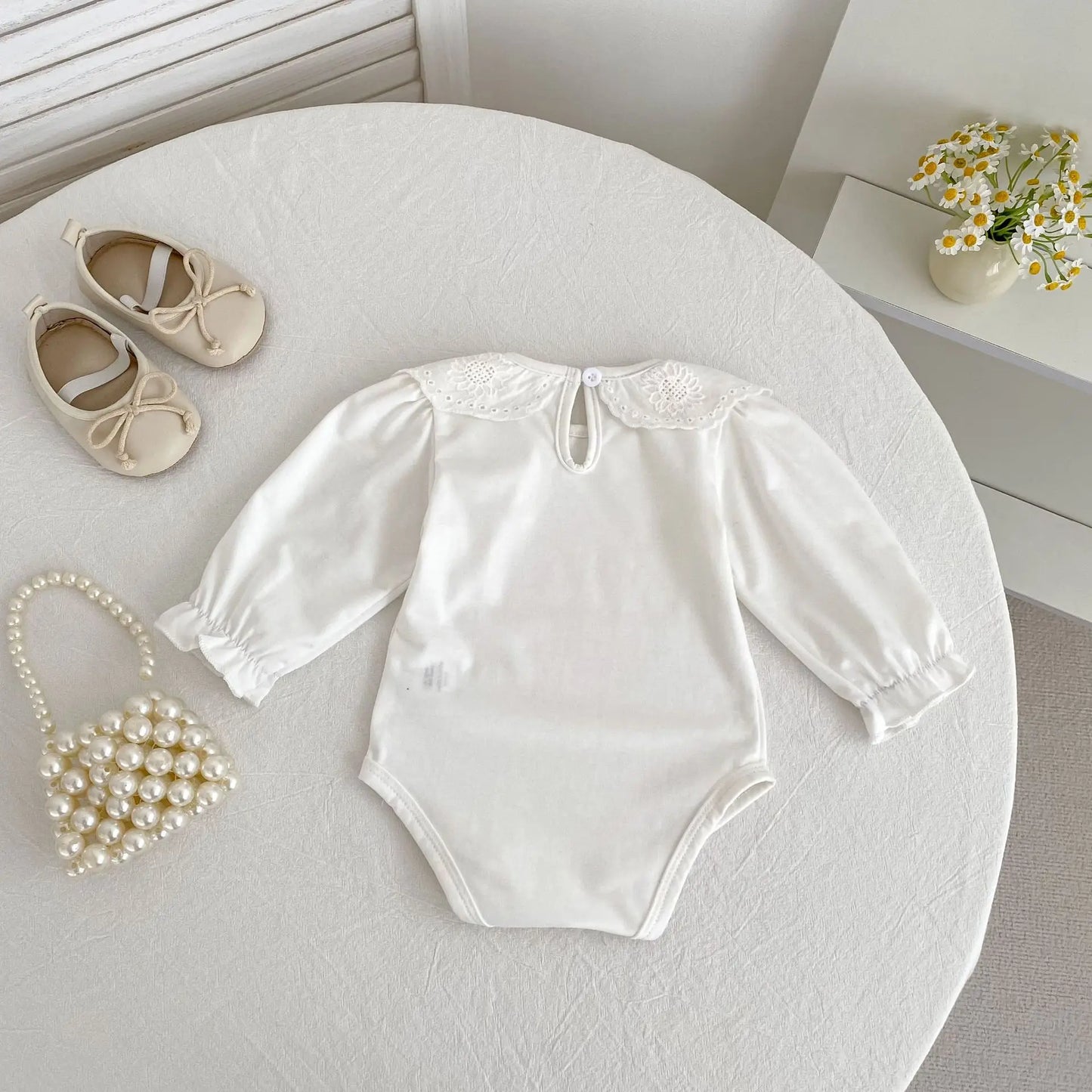 Body de algodón con cuello de encaje para bebé – Un barquito
