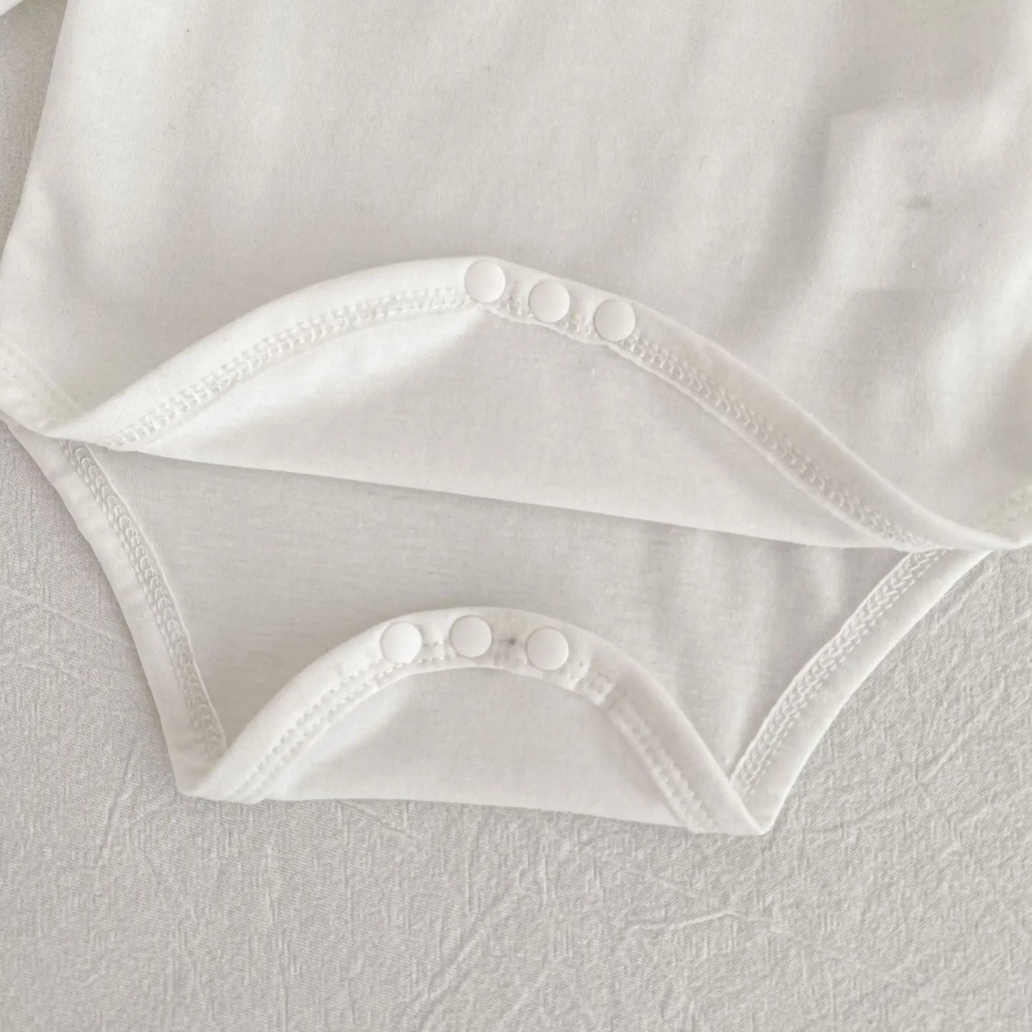 Body de algodón con cuello de encaje para bebé – Un barquito