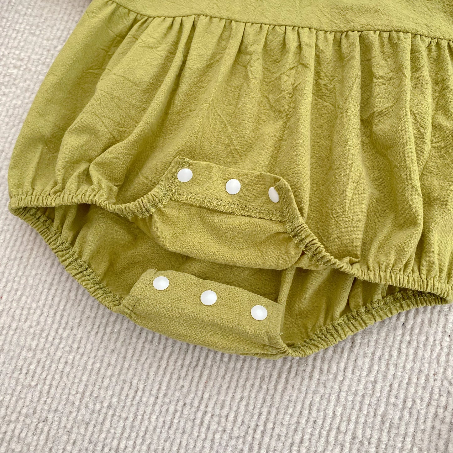 Pelele para Niñas y Bebés con Encaje Floral y Bordado Dulce