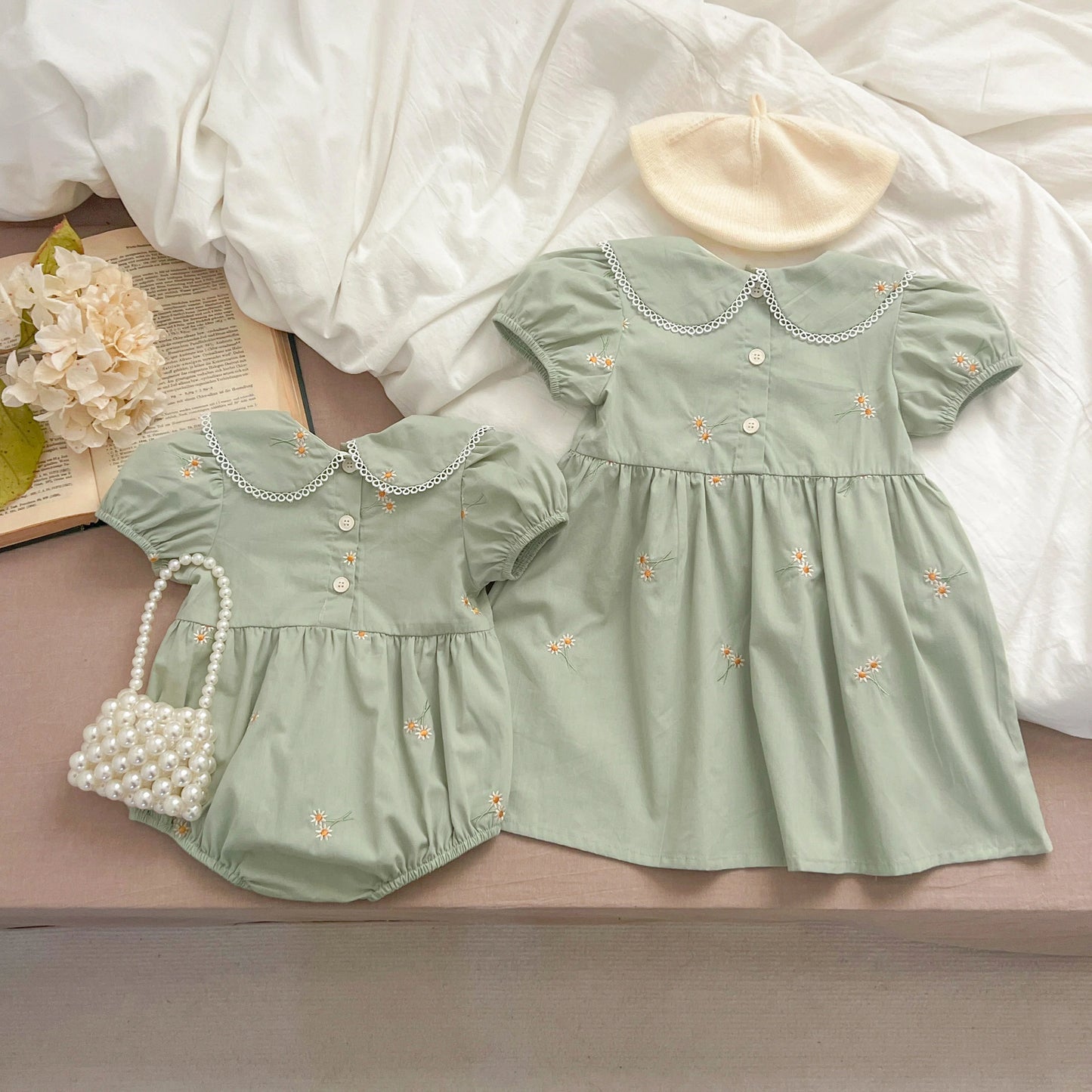 Vestido y Pelele con Flores Bordadas - Un barquito