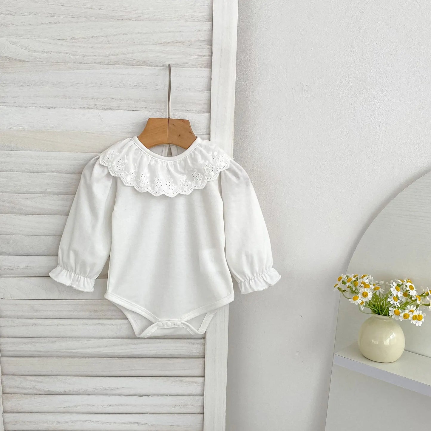 Body de algodón con cuello de encaje para bebé – Un barquito