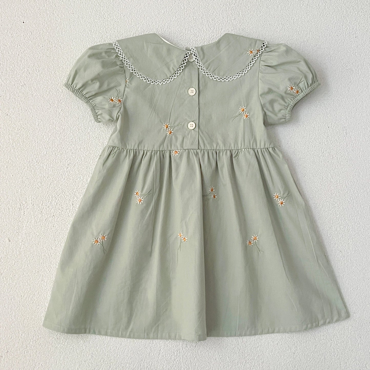 Vestido y Pelele con Flores Bordadas - Un barquito