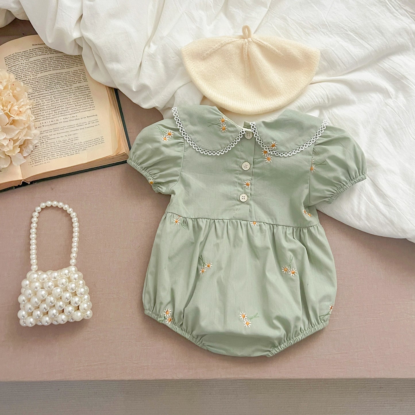 Vestido y Pelele con Flores Bordadas - Un barquito