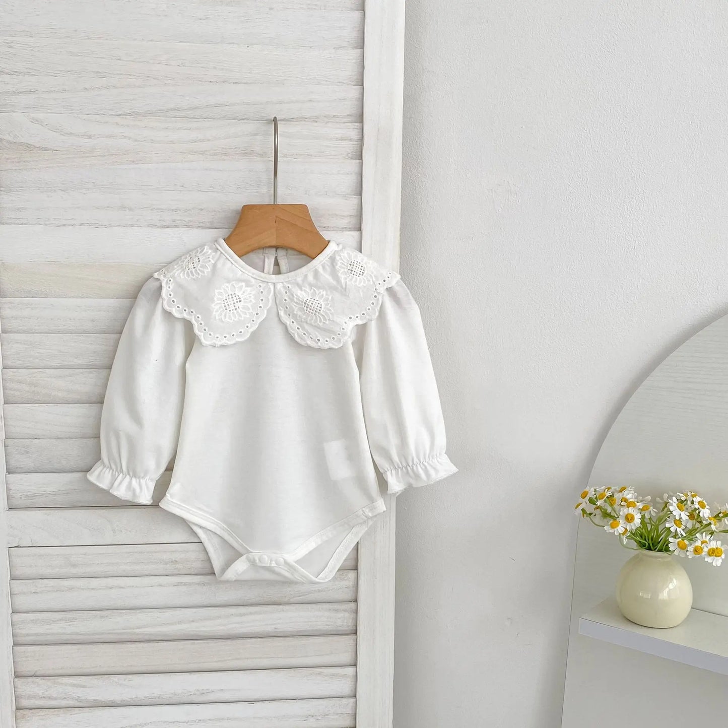 Body de algodón con cuello de encaje para bebé – Un barquito