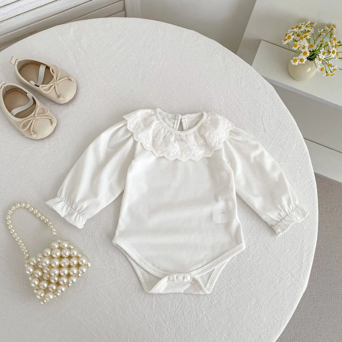 Body de algodón con cuello de encaje para bebé – Un barquito